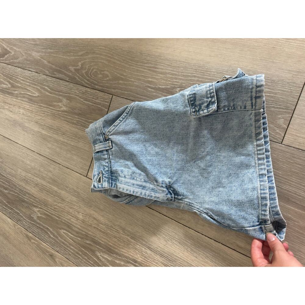 Vintage Lee Light Wash Denim Cargo Shorts | High Rise Utility - Picture 5 of 9